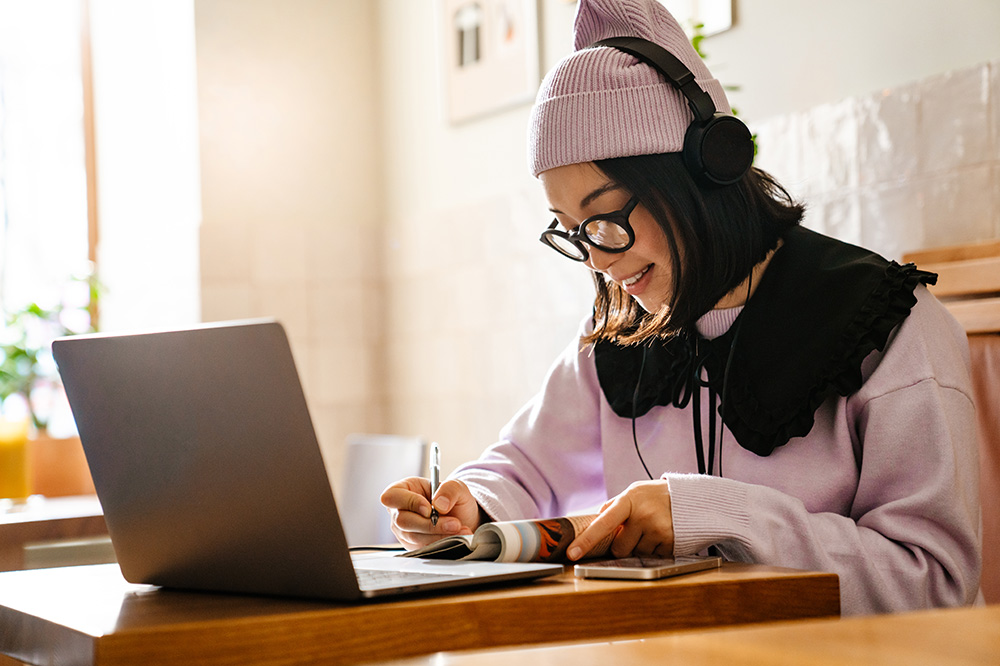 Kendi Kendine Öğrenme: Ücretsiz Kaynaklar ve Yöntemler