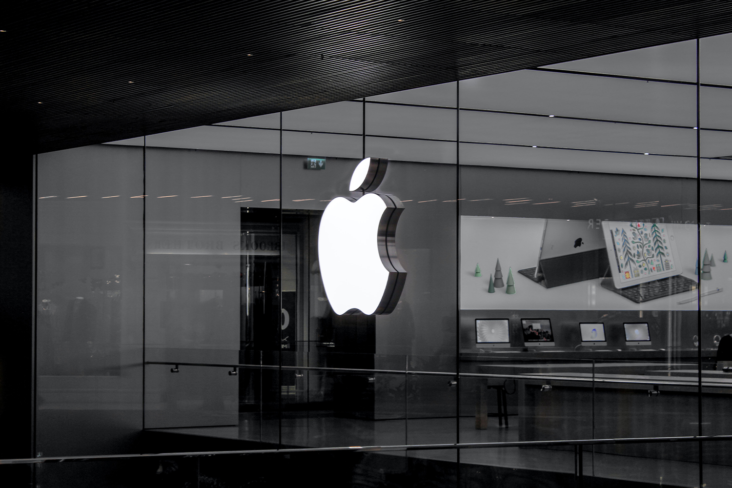 Apple'ın VR Kulaklığı, Tam Vücut Face Time Avatarlarına Sahip Olacak