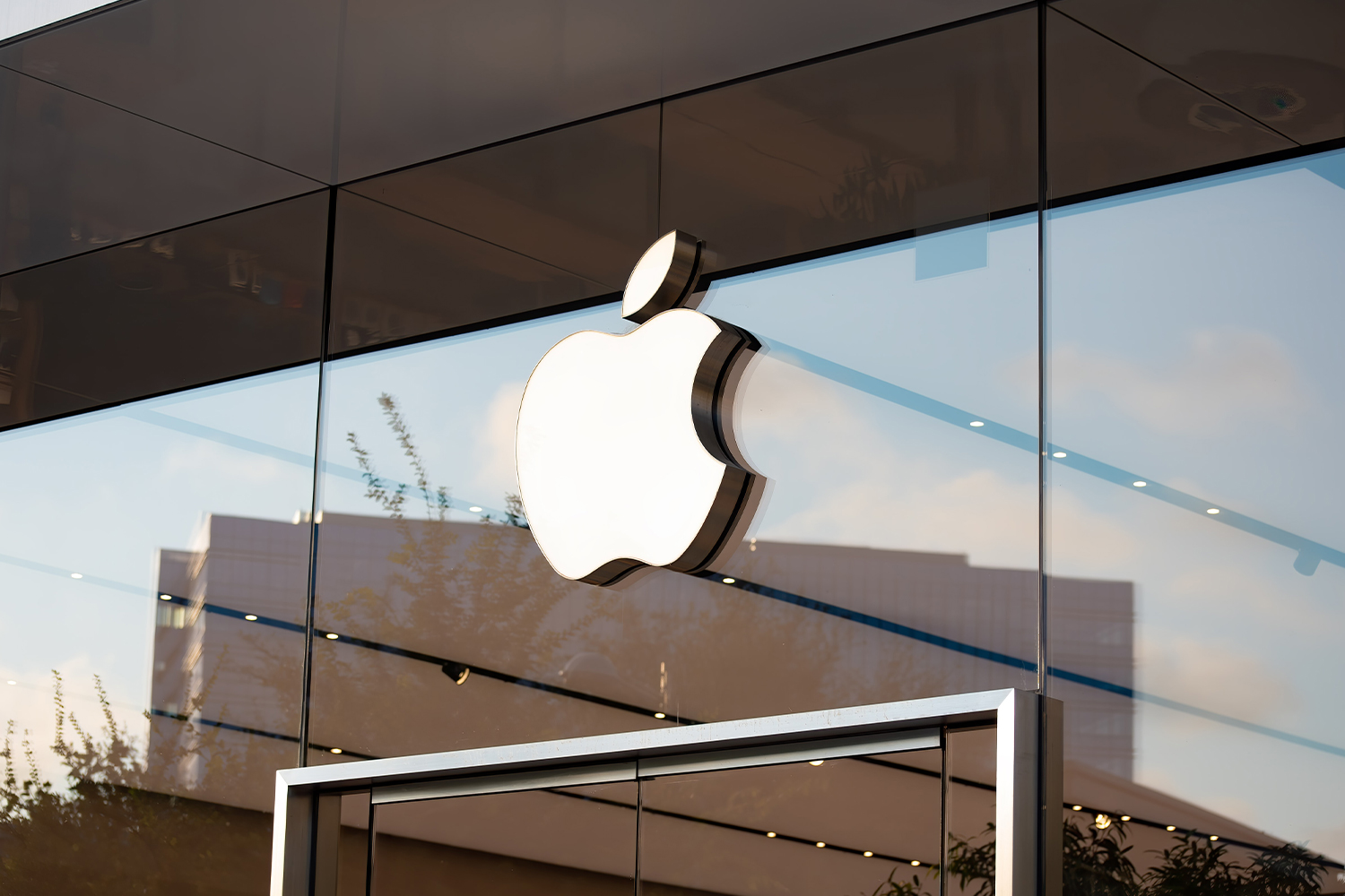 Apple'ın Rekor Hizmet Geliri Düşen Satışları Telafi Edemedi 