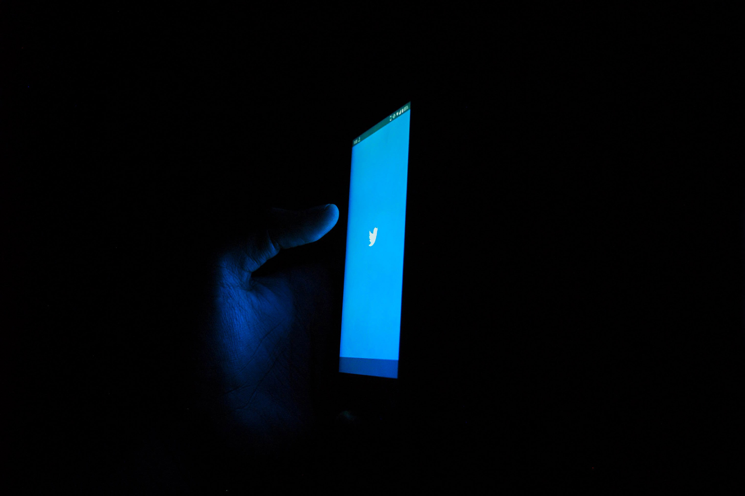 Twitter Yasaklı Olan Hesaplardan Milyonlarca Dolar Kazanıyor