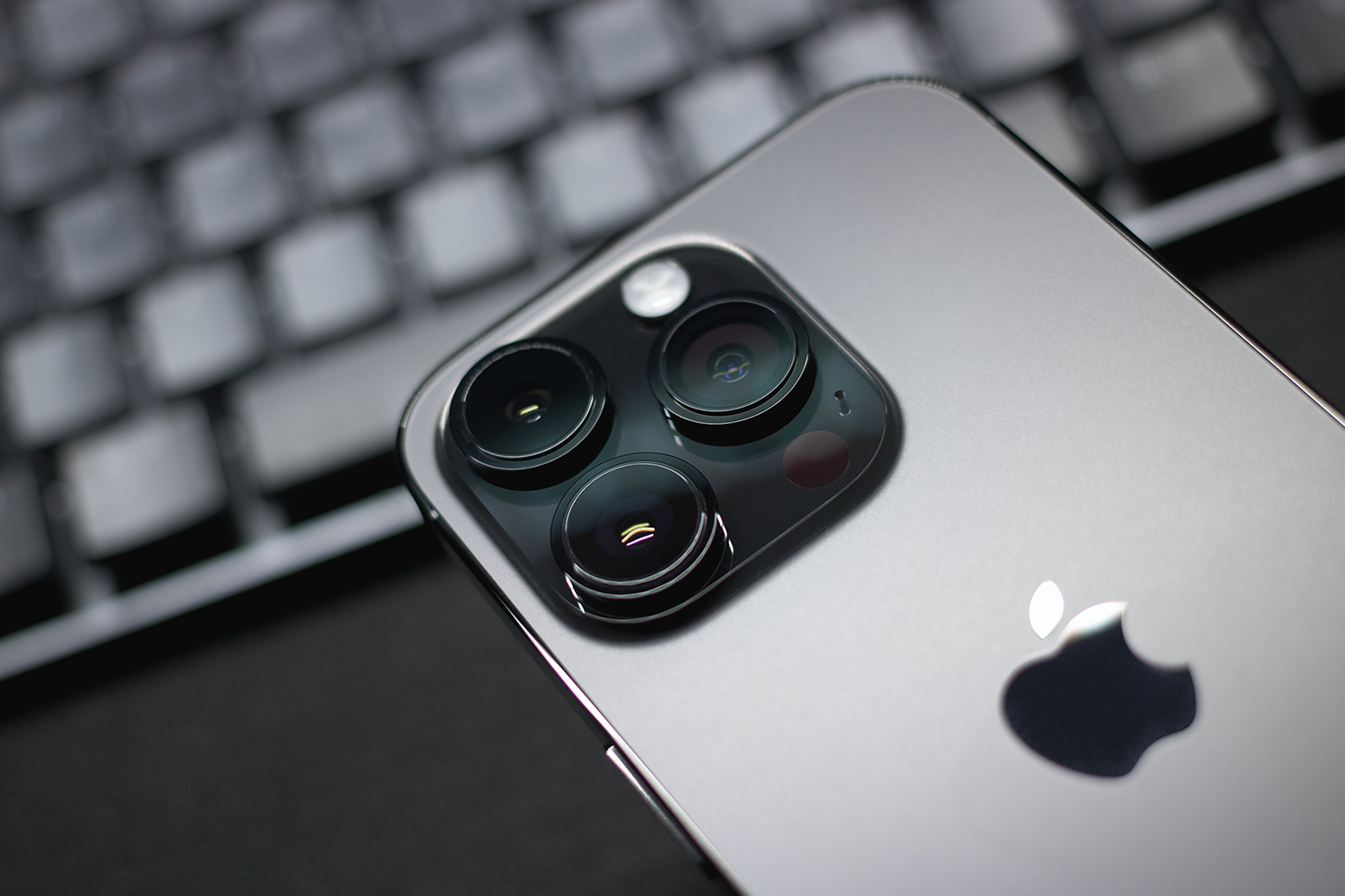 Apple'ın 12 Eylül'de Düzenleyeceği iPhone 15 Etkinliği: Lightning Bağlantı Noktası Tarihe mi Karışıyor?