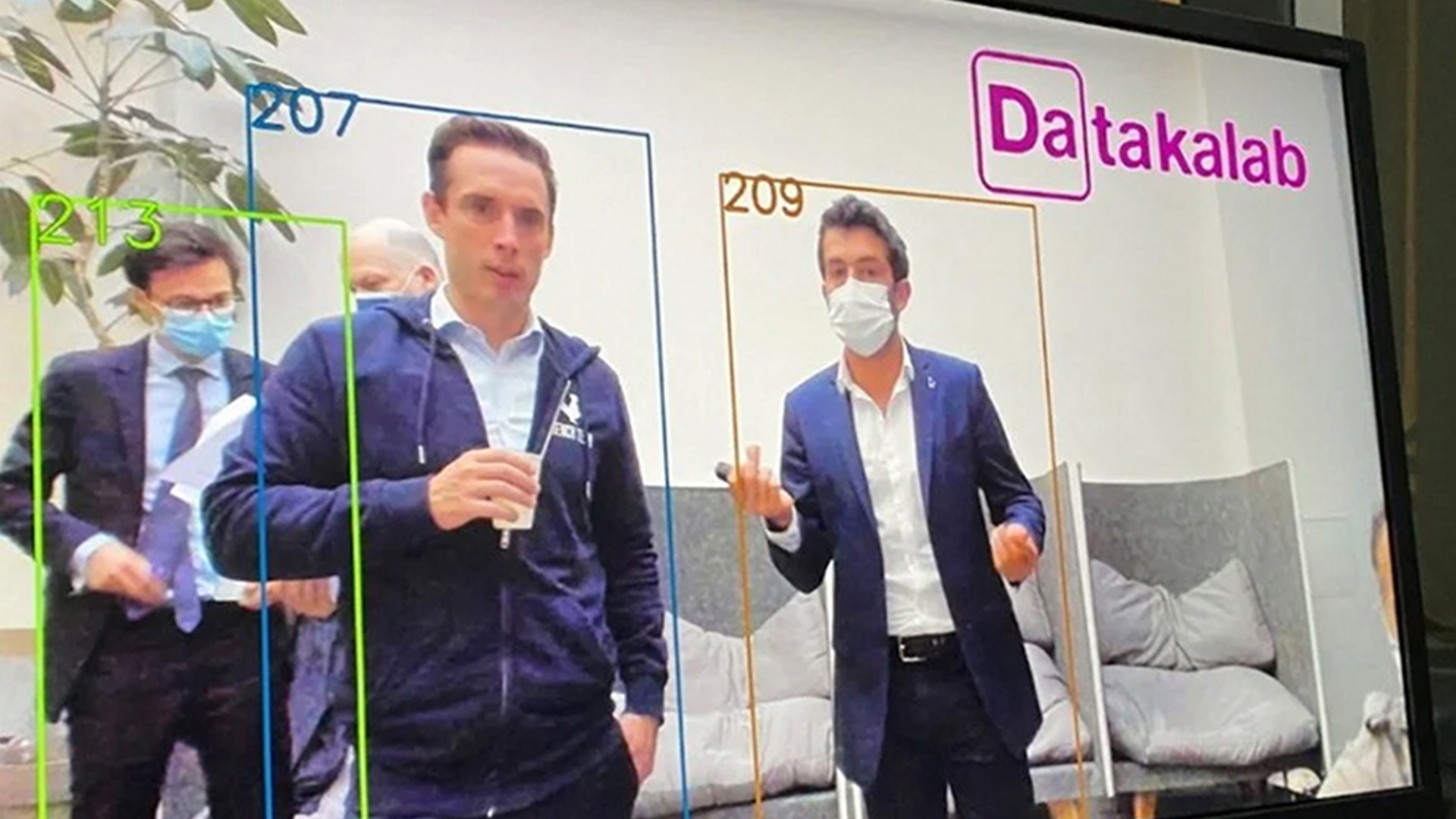 Apple, Yapay Zeka Firması Datakalab'ı Satın Alarak Teknolojik Yeniliklerine Yeni Bir Boyut Kazandırdı!