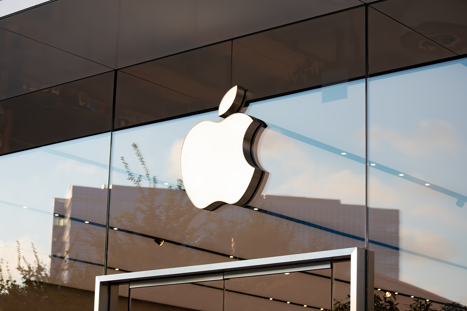 Eski Apple Çalışanı, 17 Milyon Dolarlık Dolandırıcılık Planı Nedeniyle Üç Yıl Hapis Cezasına Çarptırıldı