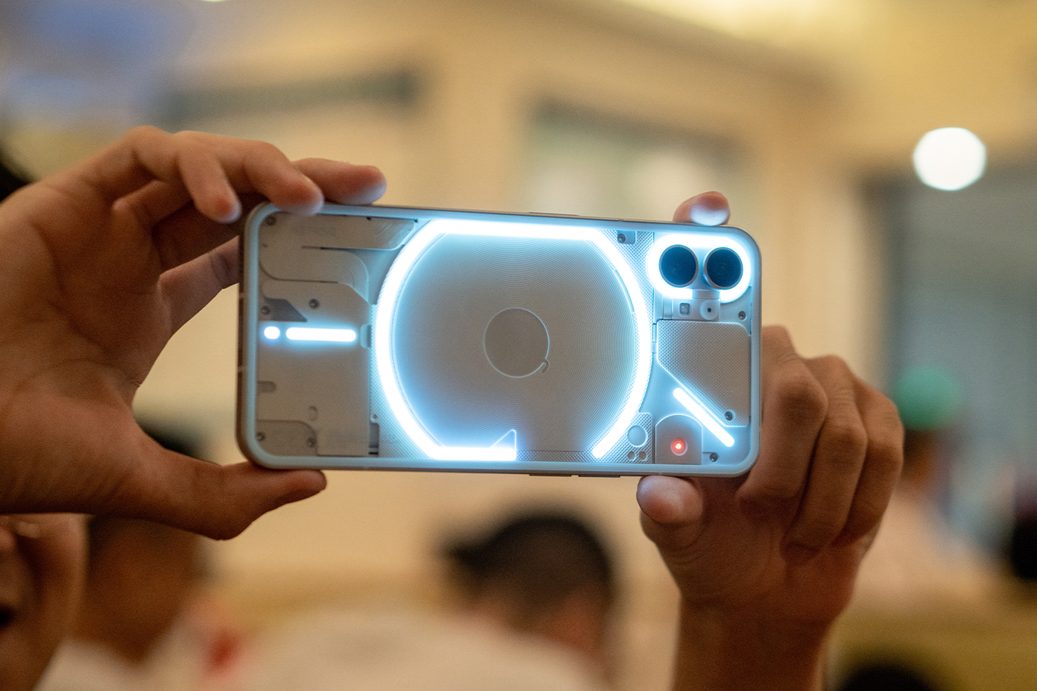 Nothing Phone 2'nin Yükseltilmiş Glif Arayüzü: Yeni Videoda Keşfediliyor