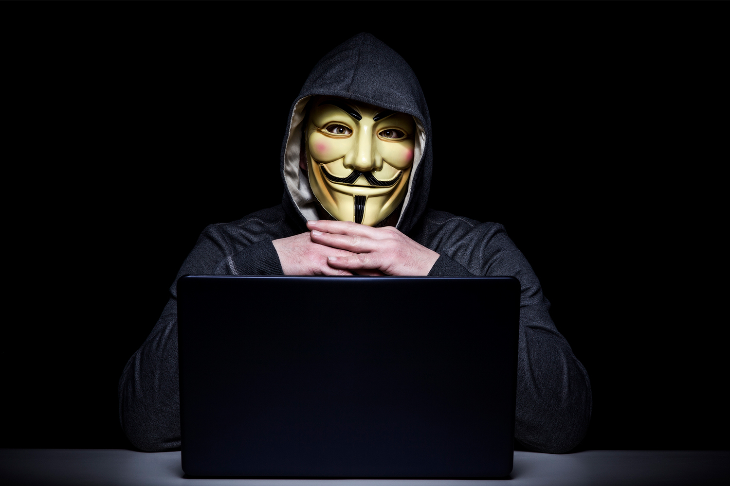 Yardımsever Bilgisayar Korsanları 75.000 Telefondaki Casus Yazılımları Temizledi