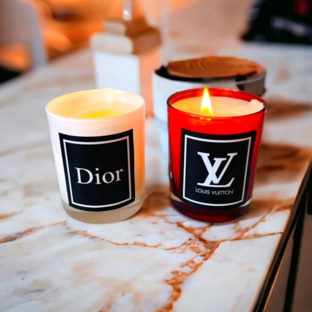 2'li Vanilya Kokulu Cam Bardak Mum, Kırmızı & Beyaz Bardak Mum Seti - Beyaz Dior - Kırmızı Louis Vuitton Dekoratif Mum Fiyatı