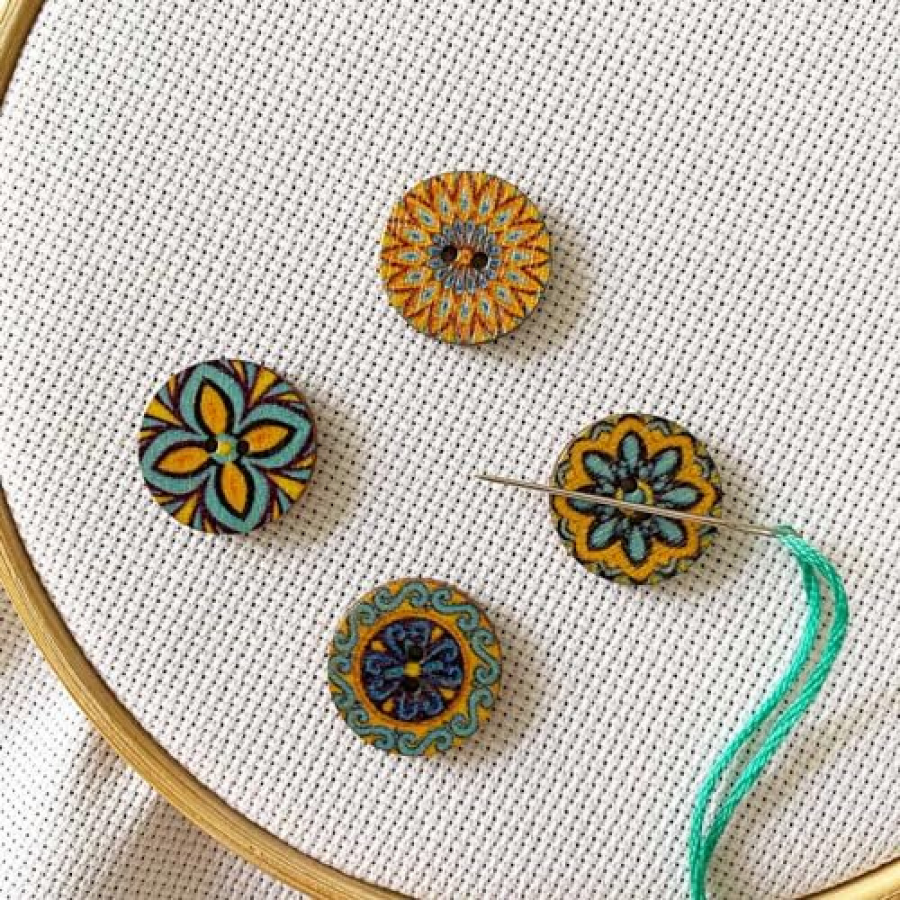 4 Pieces Round Needle Minders Magnetic for Cross Stitch Wooden Needle Holders Embroidery Needlework Tools