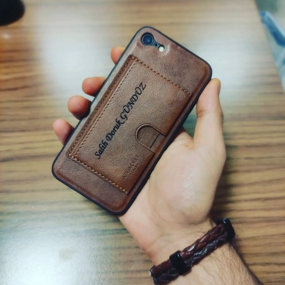 Adom Case iPhone 14 - Kişiye Isme Özel Deri Telefon Kılıfı - Kartvizitli Stant Tasarım Cep Telefonu Kılıfı Fiyatı