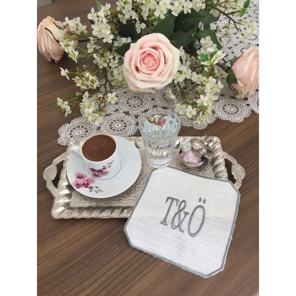 Afa Tasarım Kişiye Özel Harf Nakışlı Söz Nişan Mendili , Kahve Yanı Sunum Peçetesi - 15 x 15 cm - Krem - Gri Masa Örtüsü Fiyatı