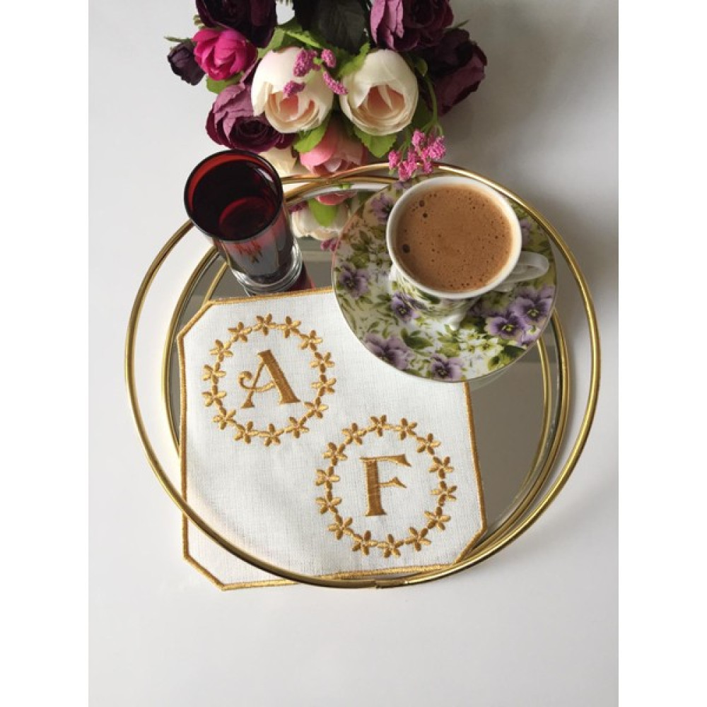 Afa Tasarım Kişiye Özel Harf Nakışlı Söz Nişan Mendili ,kahve Yanı Sunum Peçetesi - Beyaz - Gold - 15 x 15 cm Masa Örtüsü Fiyatı