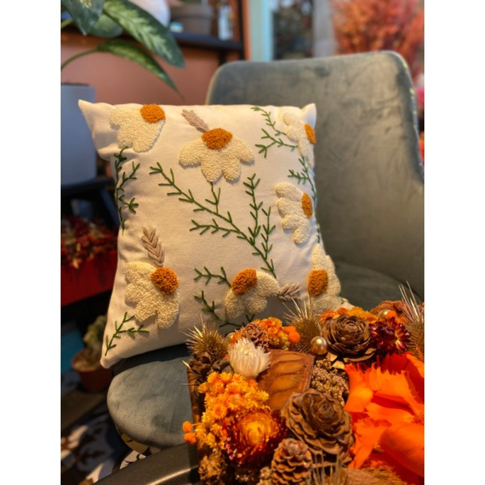 Alafloral Papatya Desen Punch Işlemeli Keten Kırlent Kılıfı - 42 x 42 cm - Açık Krem Kırlent / Mobilya Yastığı Fiyatı
