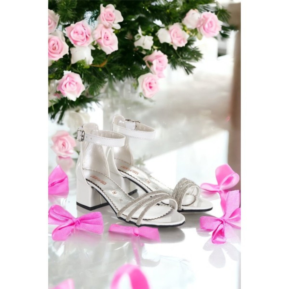 Albishoes Kız Çocuk Bantlı Tokalı Taşlı Beyaz Rugan 5 cm Abiye Çocuk Sandalet Topuklu Ayakkabı Kız Çocuk Terlik & Sandaleti Fiyatı