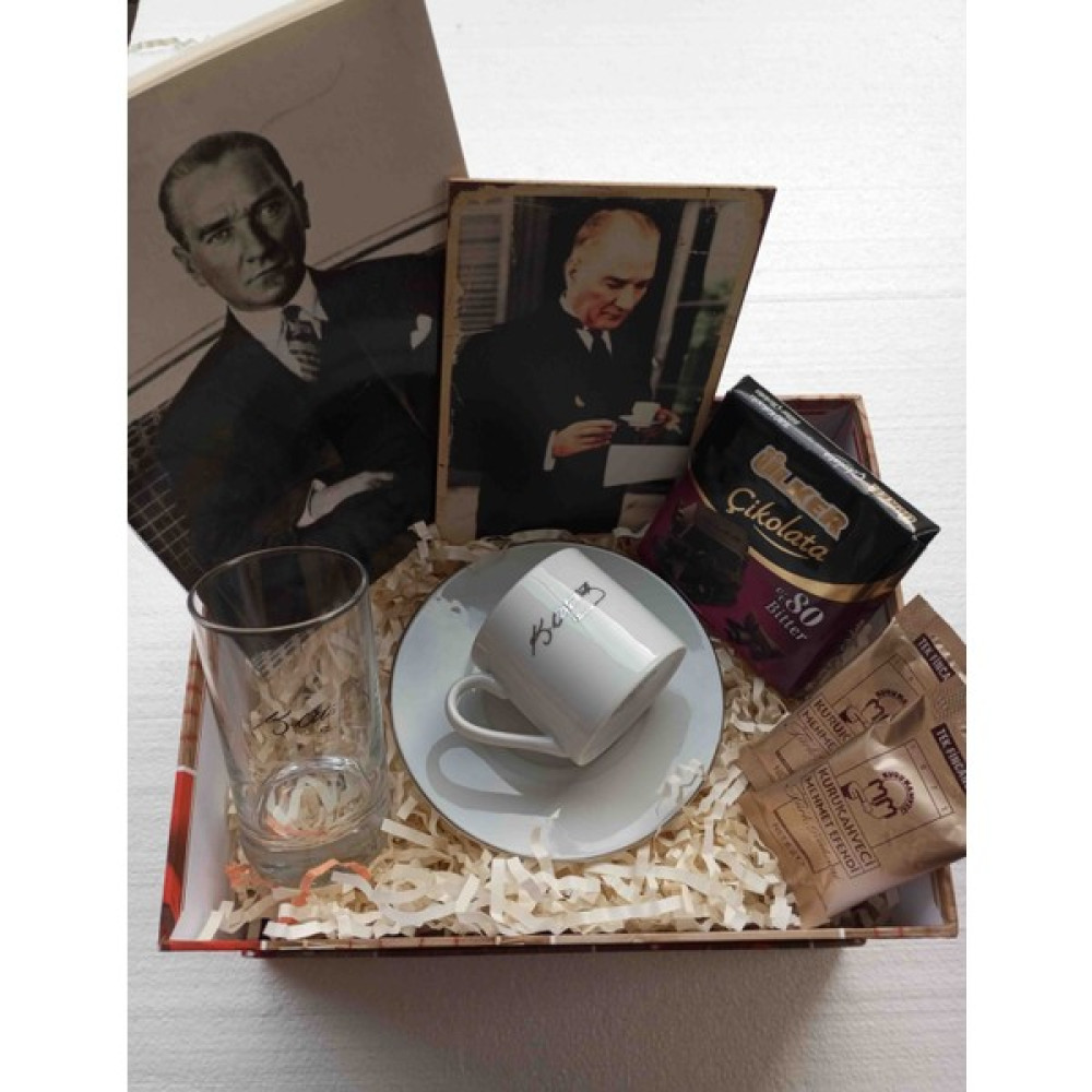 Alisa Hediyelik Atatürk Temalı Hediye Kutusu Doğum Günü Kişiye Özel Hediye Altın, Takı & Aksesuar Fiyatı