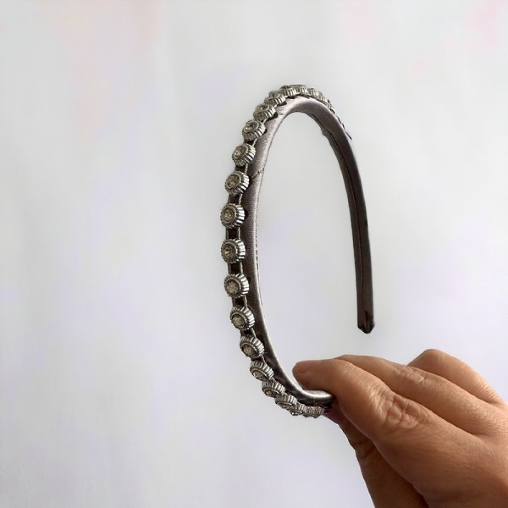 Als Accessories Kadın Gri Taç Üzerine Beyaz Baget Taşlı Saç Tacı, Lohusa Tacı, Kına Tacı, Saç Tokası Toka, Taç & Saç Bandı Fiyatı