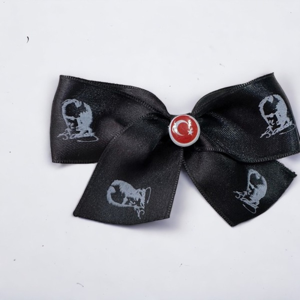 Als Accessories Siyah Renk Ortası Ay Yıldızlı Atatürk Imzalı Portreli Baskılı Fiyonk Model Klipsli Toka Toka, Taç & Saç Bandı Fiyatı