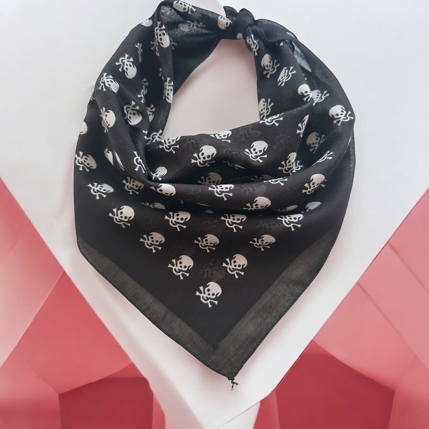 ALS Tasarım Dünyası Siyah Renk Zemin Üzerine Kurukafa Desenli %100 Koton Bandana Bandana (Outdoor) Fiyatı