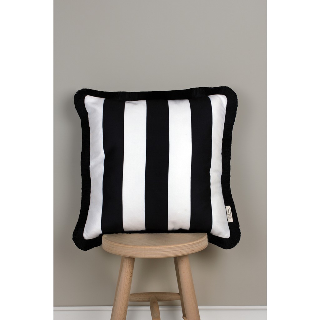 Alseko Concept Siyah Püsküllü, Siyah-Beyaz Şerit Desen, Dekoratif 43x43cm Kare Kırlent Kılıfı - 43 x 43 cm - Renkli Kırlent / Mobilya Yastığı Fiyatı