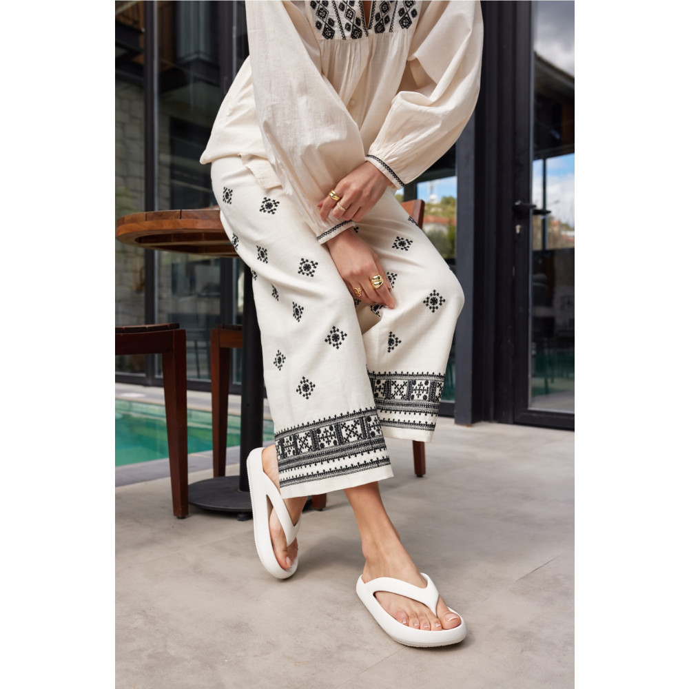 ANGELİNA JONES Lambo Kadın Beyaz Parmak Arası Platform Plaj-gunluk Eva Terlik 41 Beden Unisex Sandalet Fiyatı