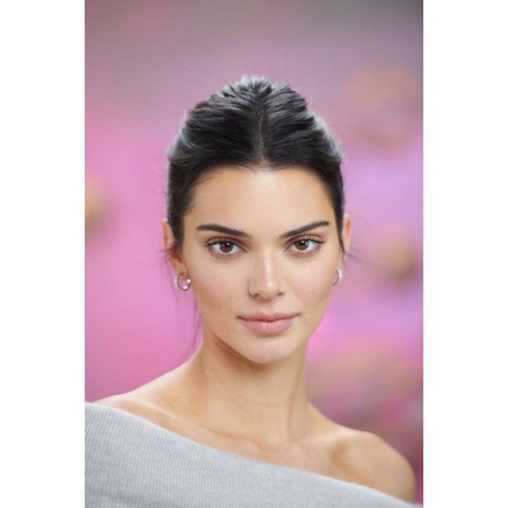 Anime And Your World Kendall Jenner Defter 1 Adet Özel Tasarım A4 Boyutu 21*29 cm Telli Çizgili Büyük Boy Defter Spiralli Defter Fiyatı