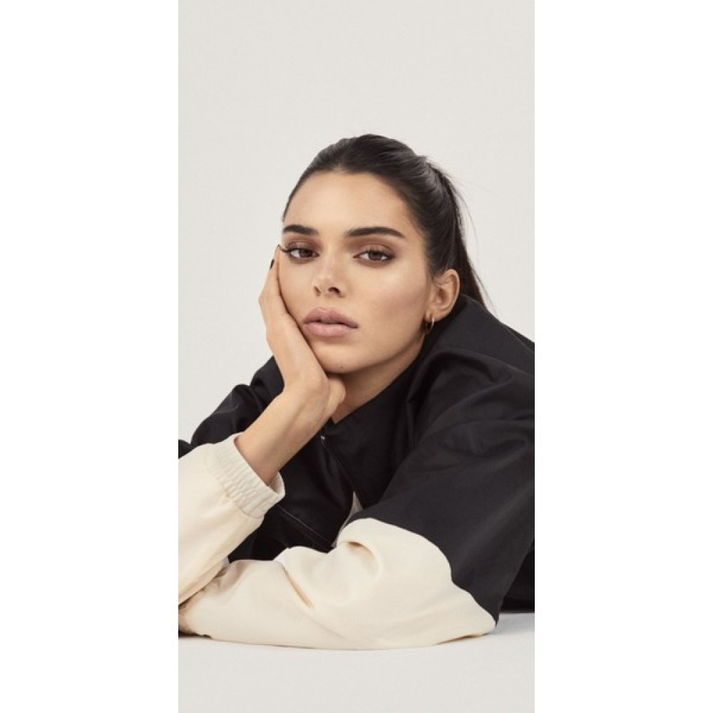 Anime And Your World Kendall Jenner Defter 1 Adet Özel Tasarım A4 Boyutu 21*29 cm Telli Kareli Büyük Boy Defter Spiralli Defter Fiyatı