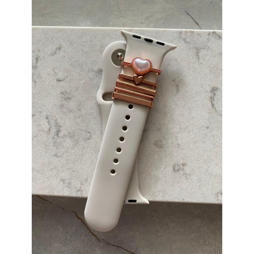 Apple Watch ve Benzeri Tüm Serilerle Uyumlu Akıllı Saat Kordon Süsü Charm Aksesuar - Kalpli Giyilebilir Teknoloji Aksesuarları Fiyatı