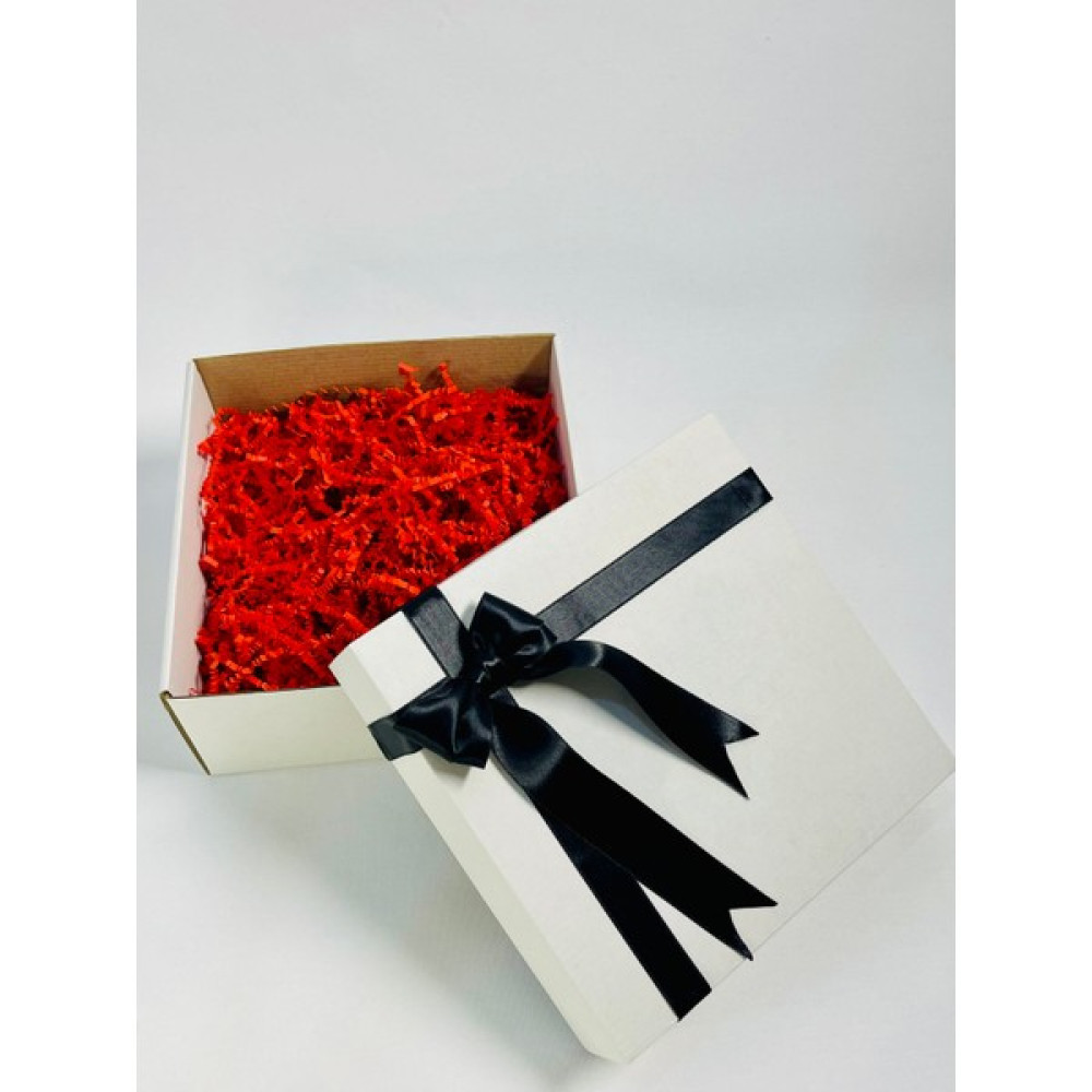 Aura Gift Shop Siyah Fiyonklu, Kapaklı, Kırmızı Kırpıklı Boş Hediye KUTUSU,20X20X9CM Eşya Saklama Kutusu Fiyatı
