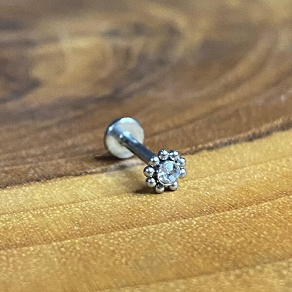 Aya Tasarım Çelik Kararmaz Çicek Figür Tragus/Helix Piercing - 8mm - Gümüş Altın & Gümüş Piercing Fiyatı