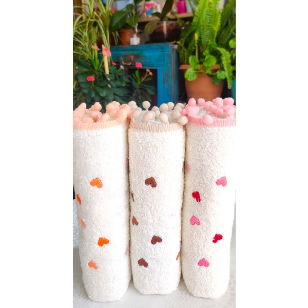 AZH Annem Çeyizlik 50X90 Cm. Bukle Dokulu Yeni Trend Kalp ve Çiçek Nakışlı El, Yüz Havlusu (3.lü Set) - 50 x 90 cm - Açık Kırmızı El / Yüz Havlusu Fiyatı