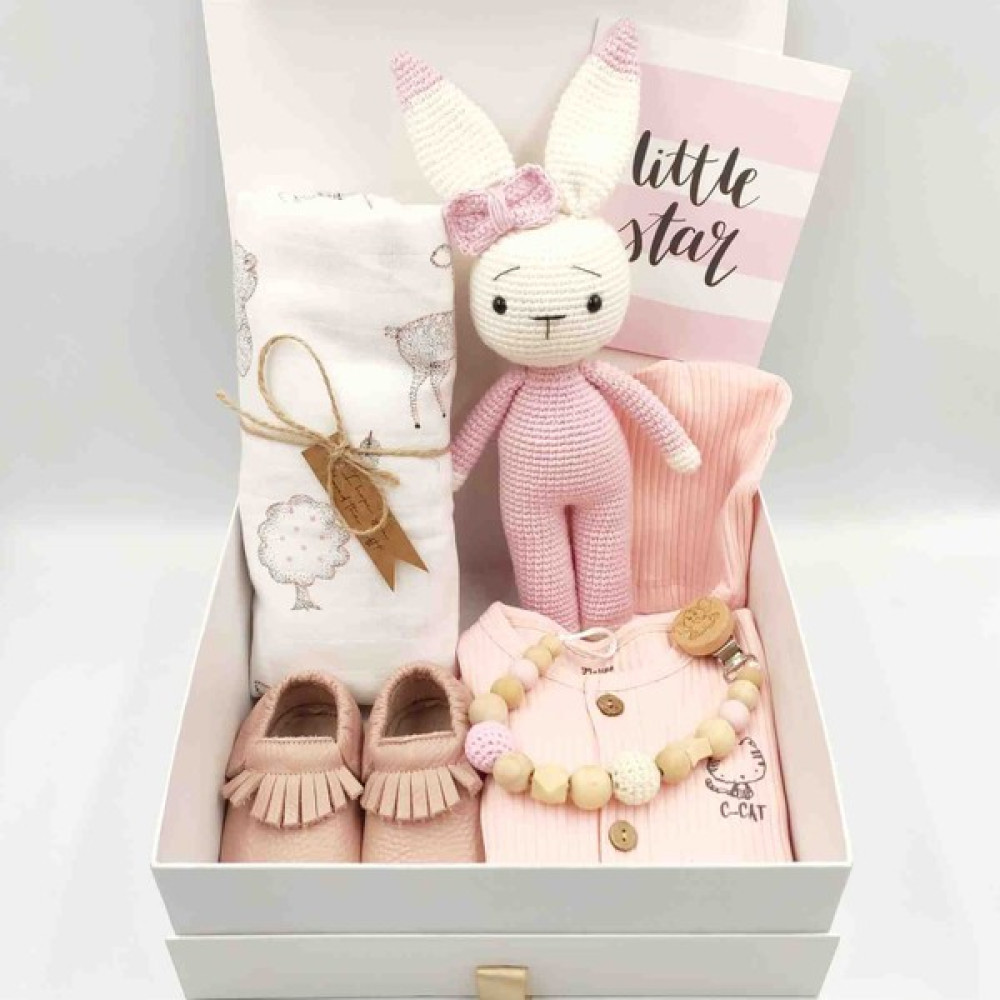 Bebek Hediye Kutusu Pembe Tavşanlı Kız Bebek Seti - Baby Shower Hediye Seti - 3 - 6 Ay Bebek Beslenme Gereçleri Fiyatı