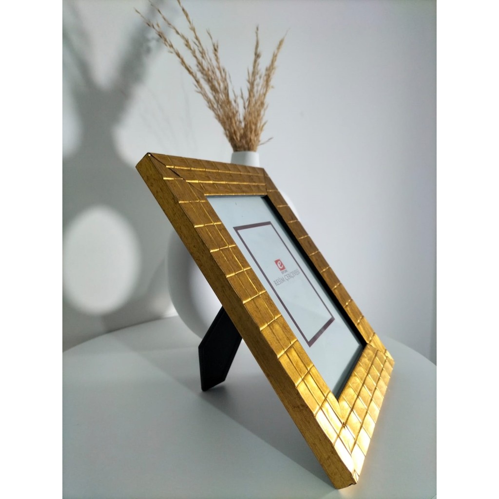 Bellarte Ayarlanabilir Baklava Desen Fotoğraf Çerçevesi - Altın - 18 x 24 Resim & Fotoğraf Çerçevesi Fiyatı