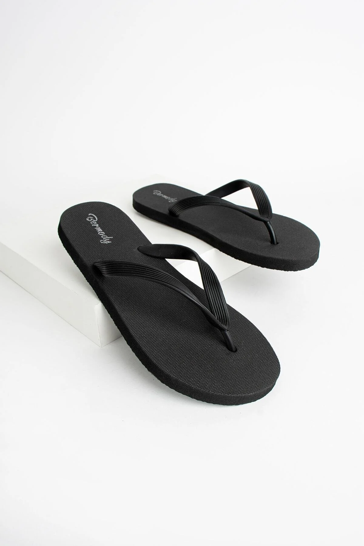 Bermody Erkek Rahat Parmak Arası Siyah Basic Plaj Terliği Flip Flops 45 Beden" Unisex Sandalet Fiyatı