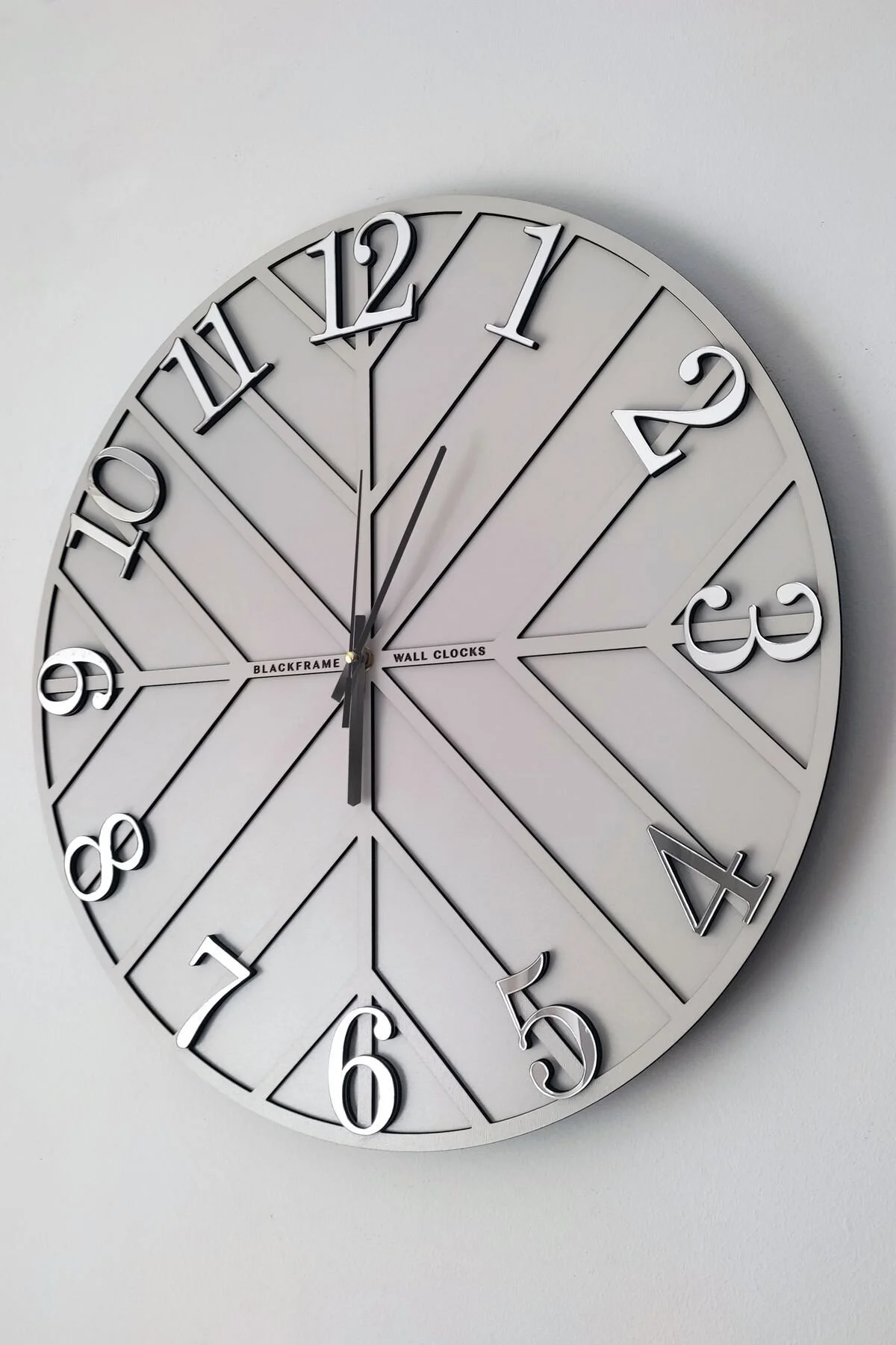 Blackframe - Diagonal Lines -açık Gri & Gümüş - 50cm Duvar Saati" Duvar Saati Fiyatı