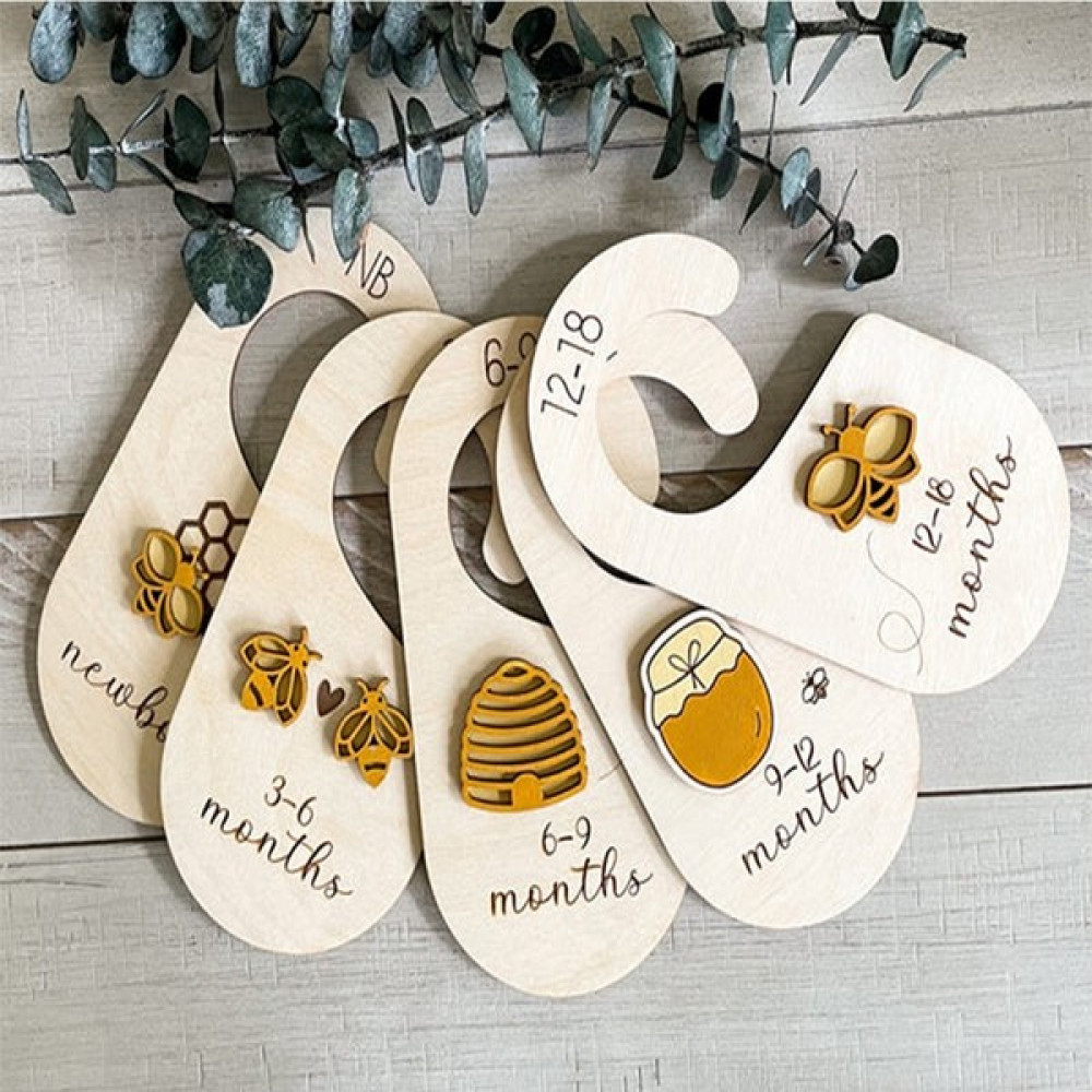 Brand House Doğal Ham Ahşap Arı ve Bal Temalı Bebek ve Çocuk Dolap Içi Elbise Bölücü - 18x8cm - Renkli Bebek Odası Tekstili Fiyatı