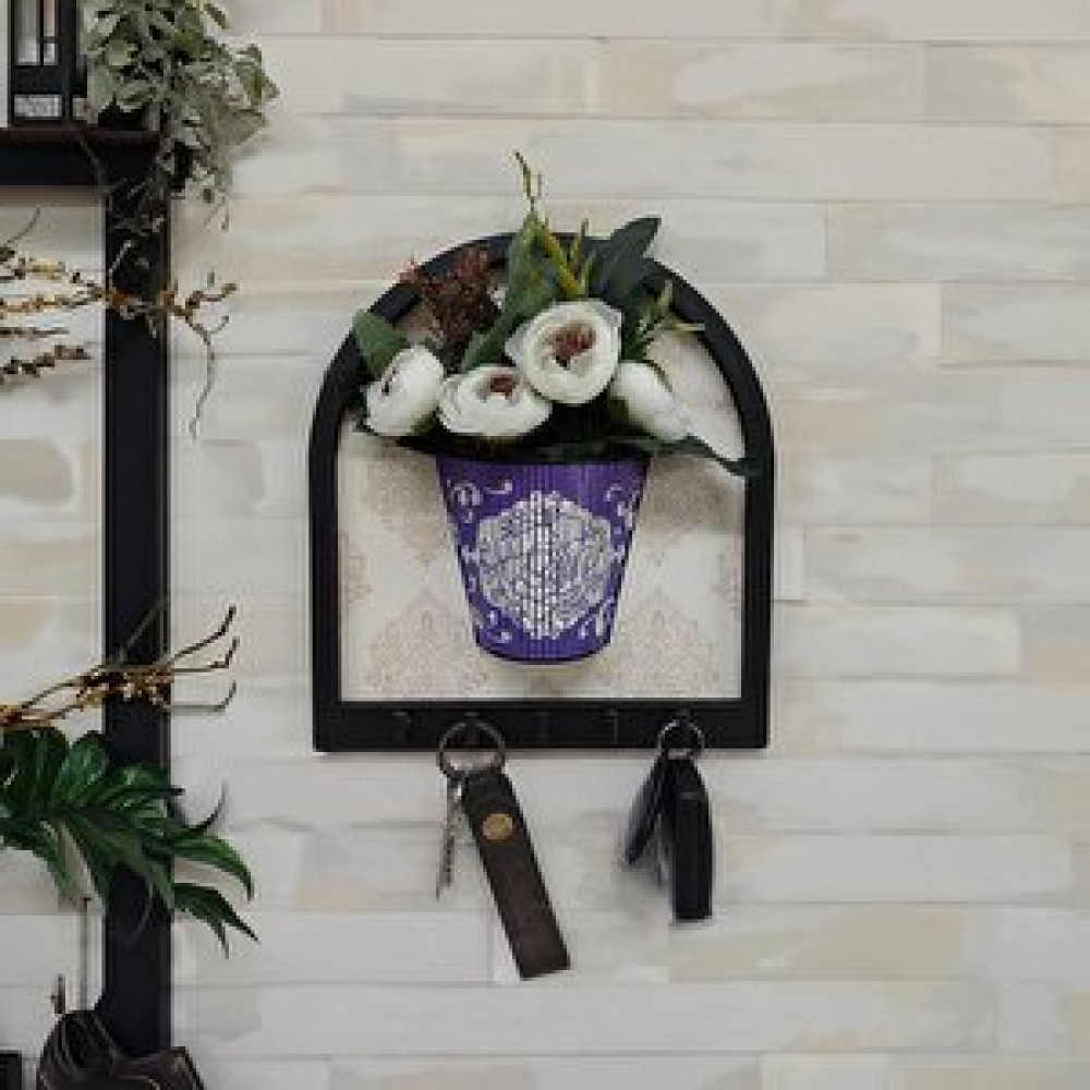 CajuArt Cajuart Ahşap Motifli Mor Saksı İçinde Beyaz Yapay Çiçek Askılık Duvar Dekoru Ev & Dekorasyon Aksesuarları Fiyatı