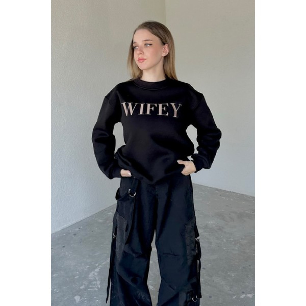 Cappmoda SWT-14240 Siyah Wifey Yazı Nakışlı Şardonlu Sweatshirt Bayan Sweatshirt Fiyatı