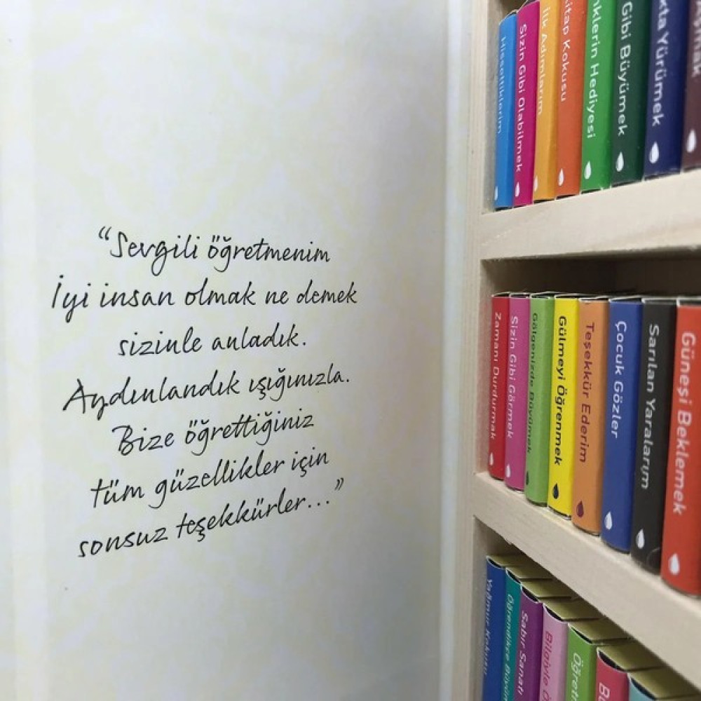 Çikolata Kütüphanesi Iyi Ki Varsın Öğretmenim Temalı Ciltli Çikolata Kütüphanesi - 1 Adet Hediyelik Eşya Fiyatı