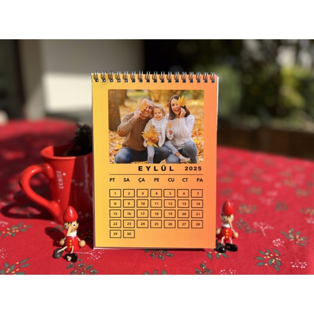 Clicksy Kişiye Özel 2025 Renkli Masa Takvimi - Aile Fotoğraflı Yılbaşı Hediyesi - 1 Takvim Fiyatı