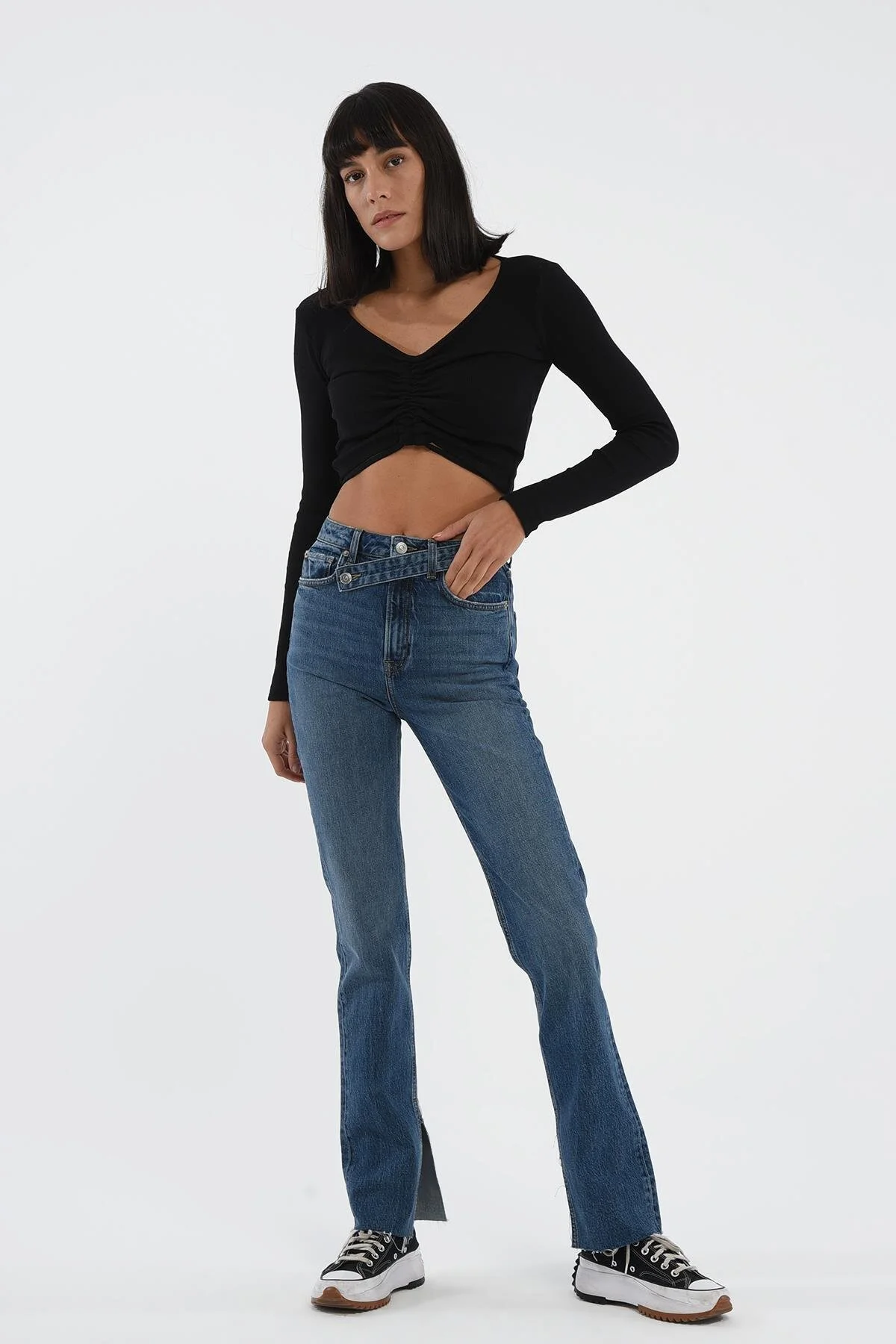 CROSS JEANS Orta Mavi Slim Straight Paçası Yırtmaçlı Çapraz Kemerli Jean Pantolon C 4556-007 25/32 Beden" Bayan Jeans / Kot Pantolon Fiyatı