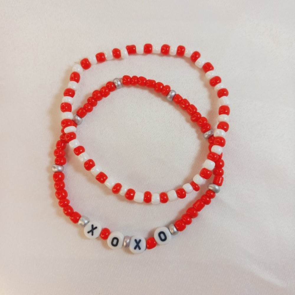 Crystal Atelier Sevgililer Günü Özel Xoxo (Öpücük ve Sarılma) Boncuklu Çift Bileklik Seti Aşkın Sembolü - Beyaz - Kırmızı Altın, Takı & Aksesuar Fiyatı