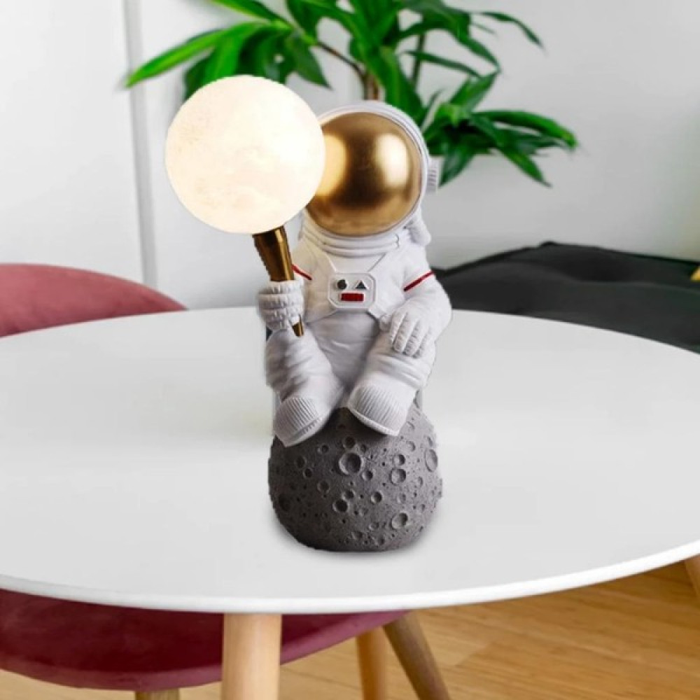 Crystal Palace Çocuk Odası Masa Lambası - Uzay Temalı Astronot Masa Gece Lambası - Astronotlu Dekoratif Lamba 36 cm - Beyaz Gece Lambası Fiyatı
