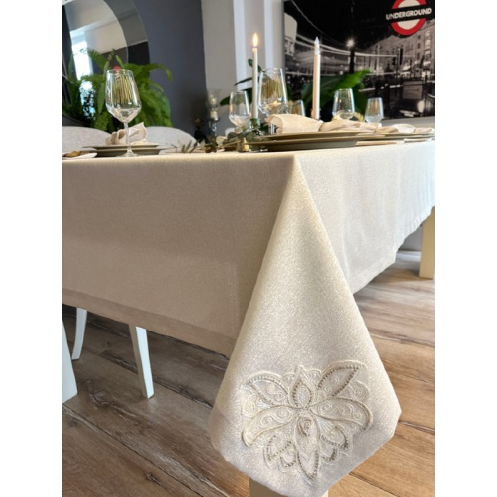 Decamor Home Gold Simli Köşe Fransız Dantelli Dertsiz Leke Tutmaz Masa Örtüsü - Ekru - Gold - 150 x 400 cm Masa Örtüsü Fiyatı