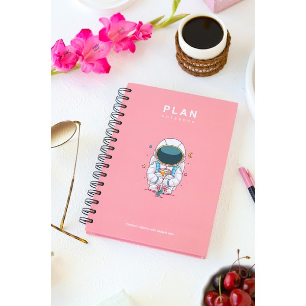 Deep Notebook Süresiz Planlayıcı Ajanda A5 Spiralli Oturan Astronot Uzay Tasarımı - Pembe Ajanda Fiyatı