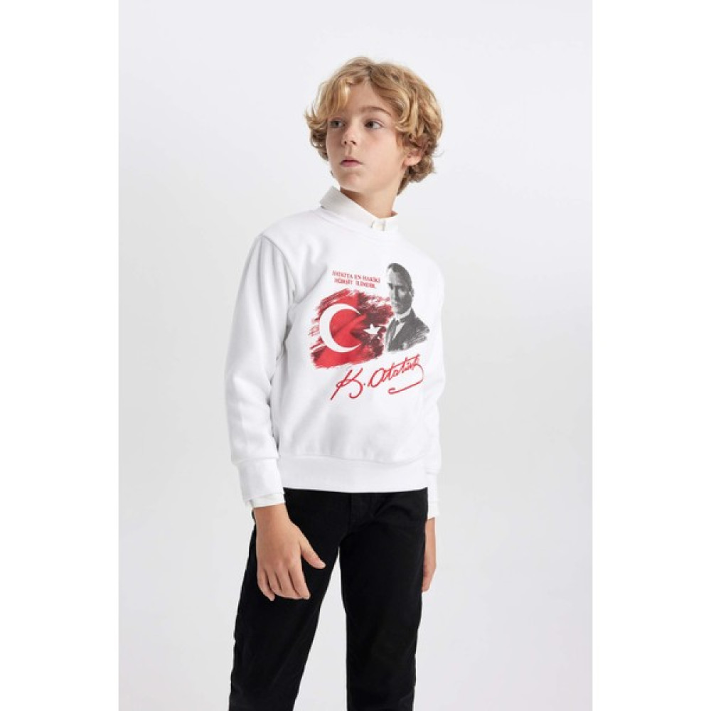 DeFacto Erkek Çocuk Atatürk Baskılı Bisiklet Yaka Sweatshirt B3745A823WN Erkek Çocuk Sweatshirt Fiyatı
