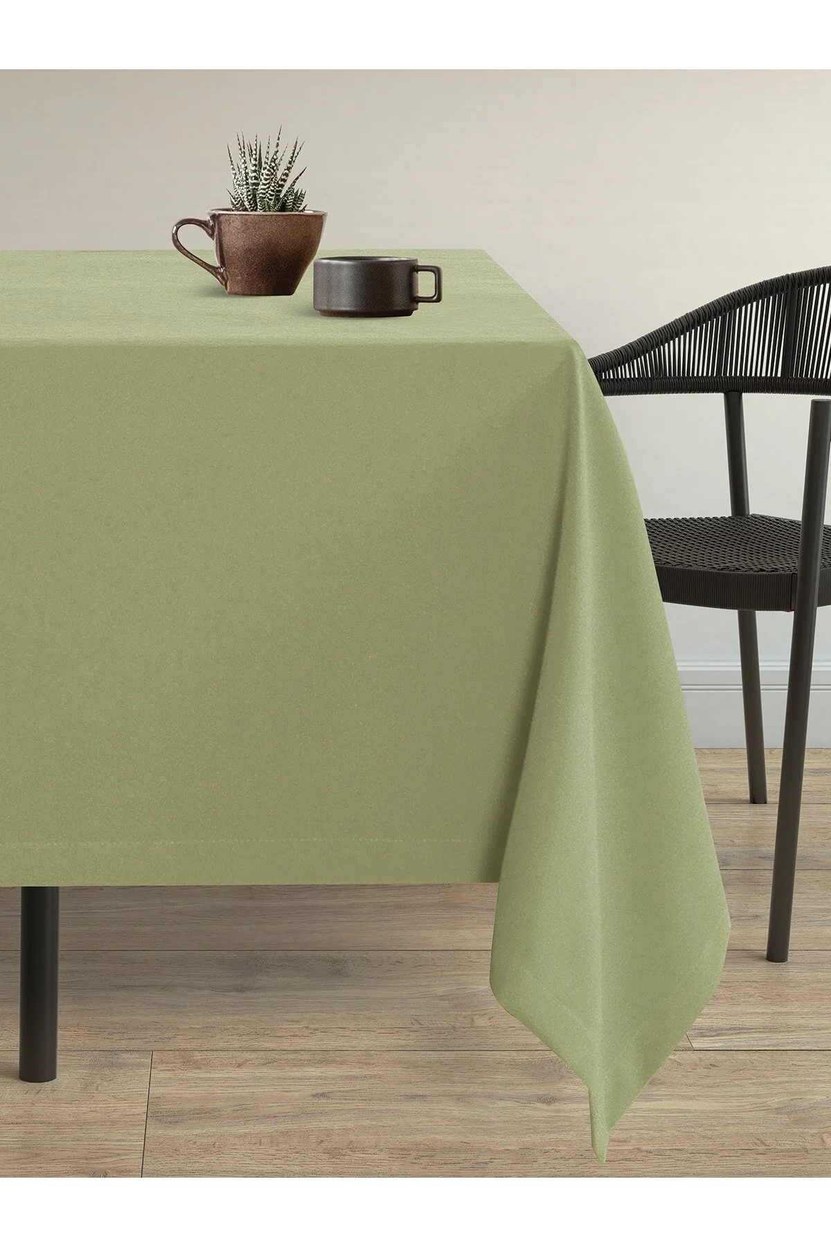 Demor Home Kadife Dokulu Çağla Yeşili Dertsiz Masa Örtüsü 130 x 130 Beden" Masa Örtüsü Fiyatı