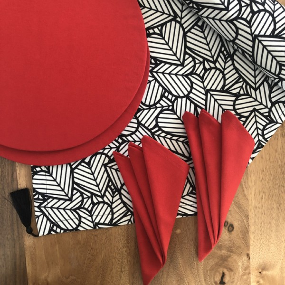 Desenizmir Amerikan Servis Siyah Kalpler Desen Takım 2 Supla, 2 Kumaş Peçete ve Runner Örtü Kombin 5 - 40 x 140 cm - Renkli Amerikan Servis Fiyatı