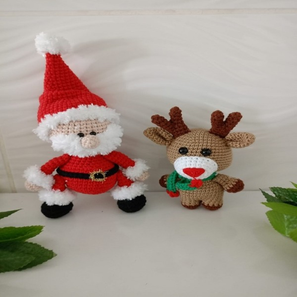 Design By Oykum Amigurumi Noel Baba ve Ren Geyik Oyuncak (2'li) - Kırmızı - Siyah Oto Boyaları Fiyatı