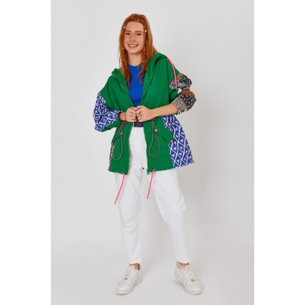 Dosse Butik Kadın Benetton Yeşili Zebra Patchwork Belden ve Etekten Büzgülü Şapkalı Ceket Yağmurluk Kadın Yağmurluk Fiyatı