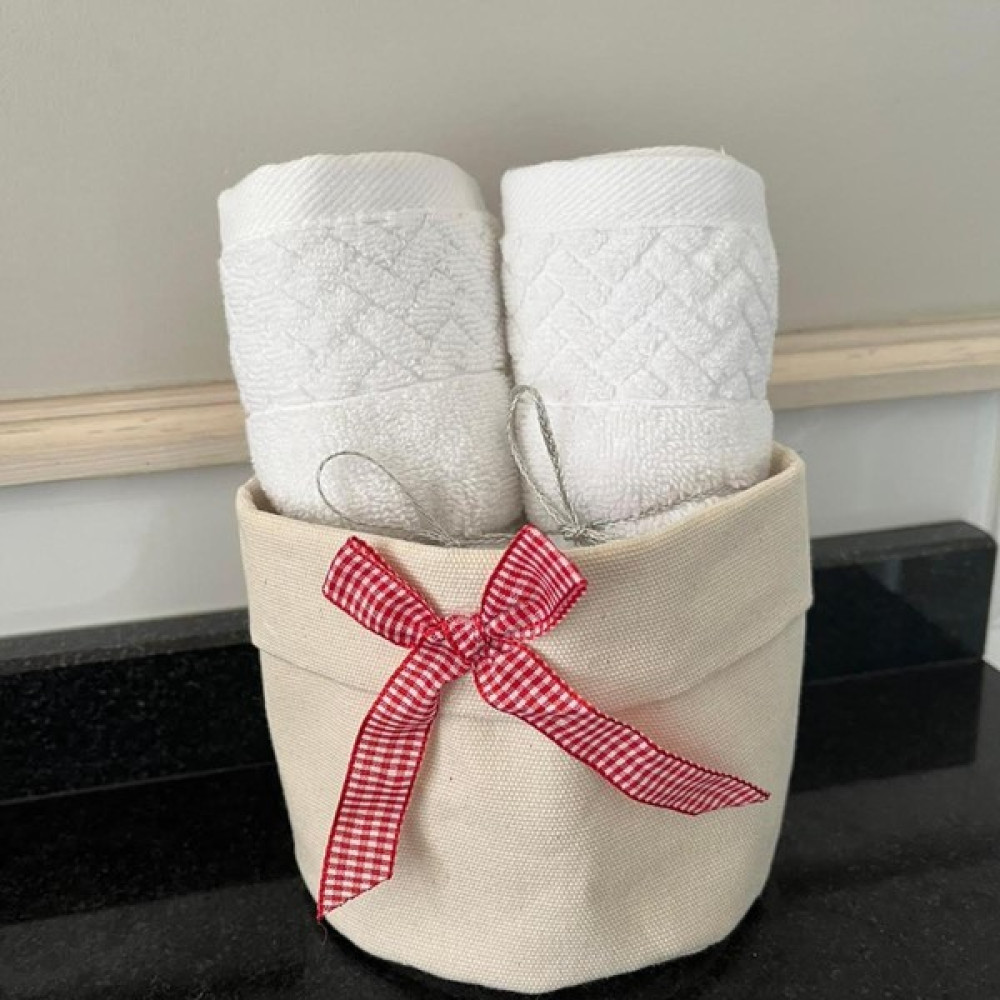 Dost Tekstil Christmas Sepetli, Hediye / Misafir Havlusu Seti /%100 Pamuklu Sepet ve Misafir Havlusu Seti - 50 x 50 cm - Ekru El / Yüz Havlusu Fiyatı