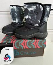 CHUTE kids childs waterproof  WINTER - APRE BOOTS black  SIZE  8.5 - 9 Box Boys' Booties price