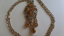 AMBER COLOURED STONE CHANDLER STYLE PENDANT NECKLACE - Very Elegant Coloured Stone Necklace price